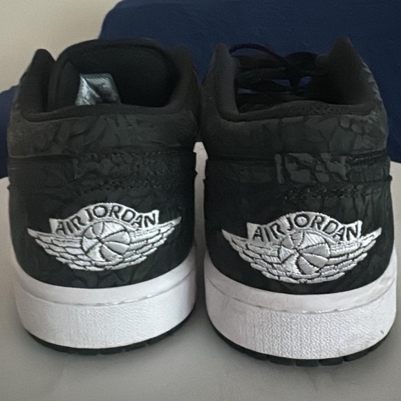 Shoes - Picture 1 of 16